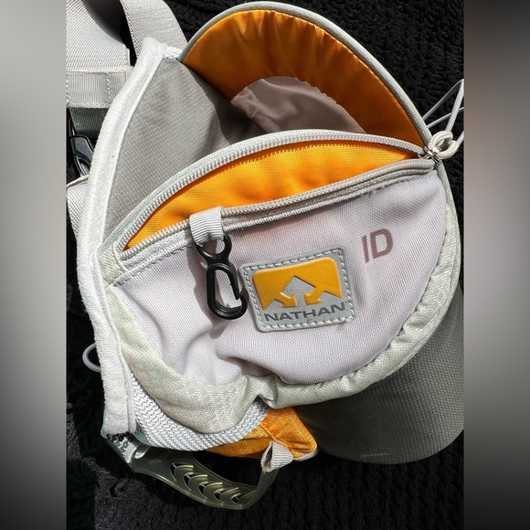 Nathan Elite 1 Plus Waist Pack (yellow and grey) - Picture 5 of 6